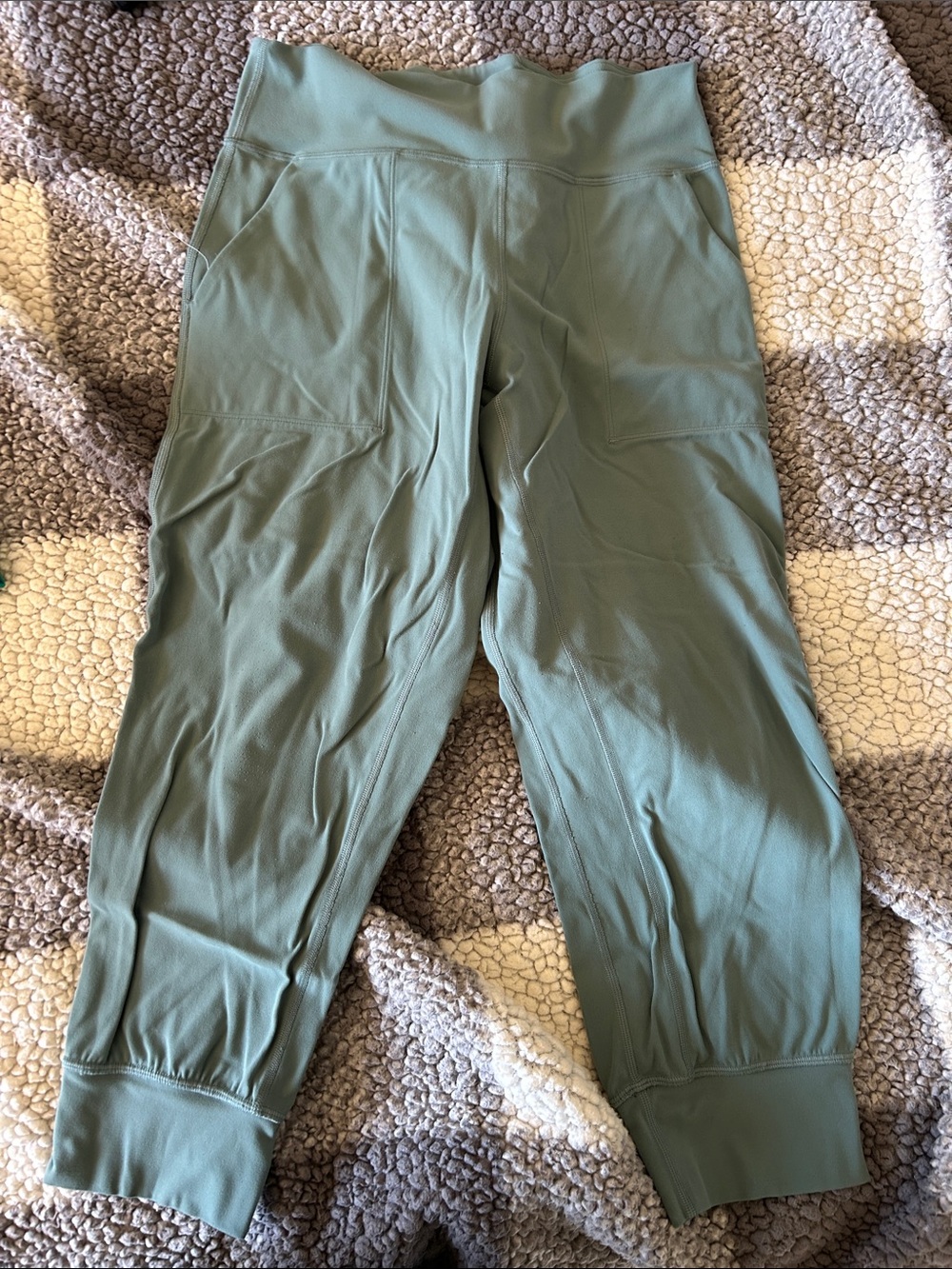 lululemon athletica Sage Green cropped Jogger Leggings
